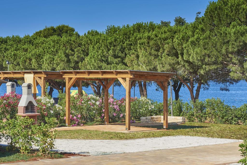 Happy Camp Mobile Homes In Camping Park Umag Karigador Exterior photo